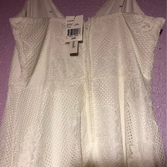 Woman’s large white lace sundress - Picture 4 of 4